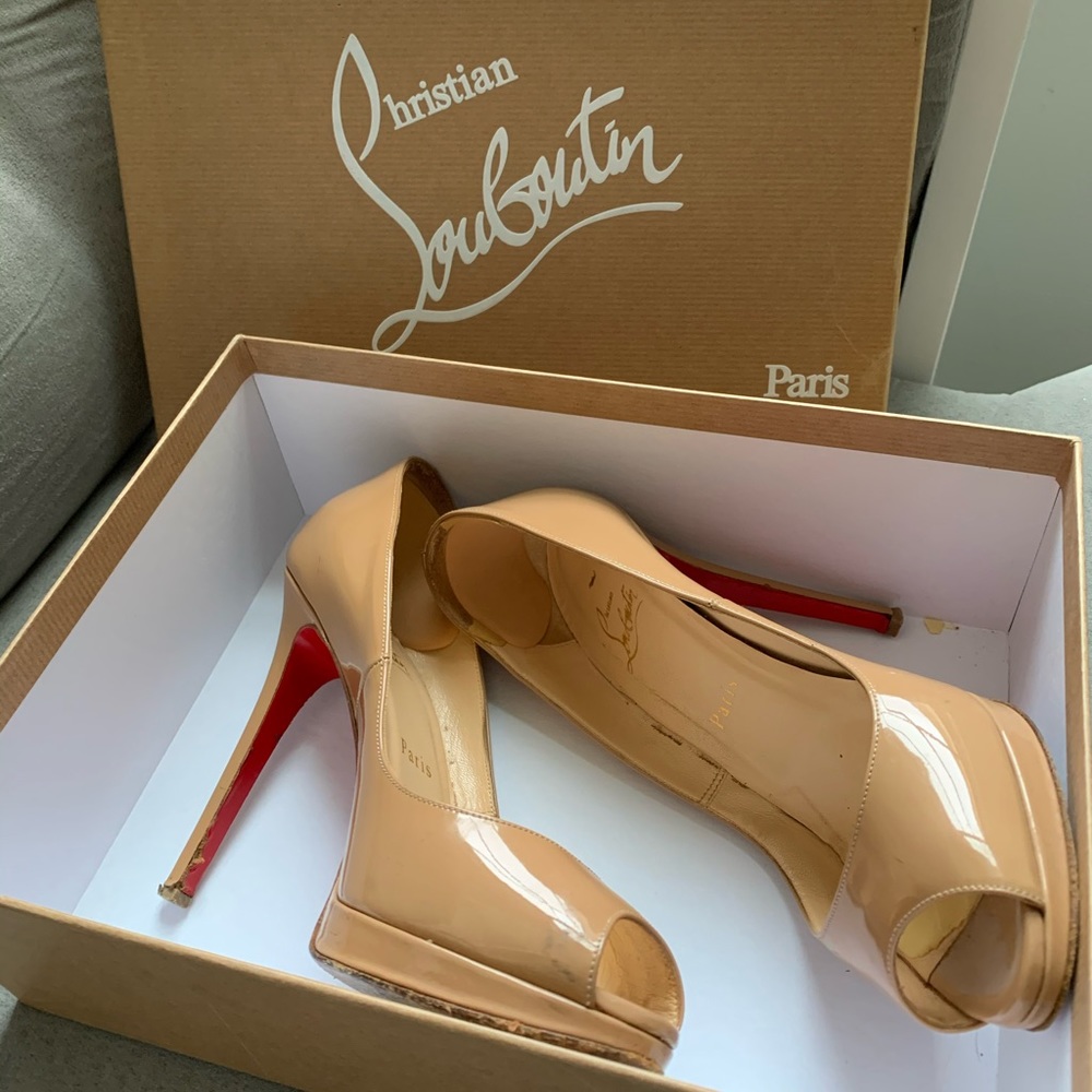 Christian Louboutin So Kate Nude